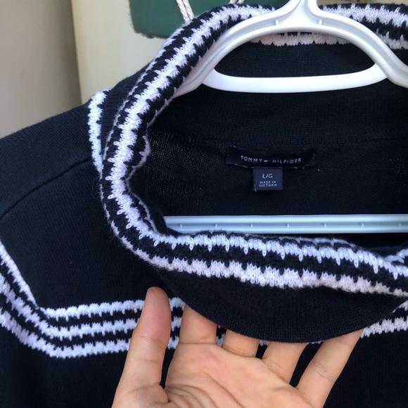 Houndstooth Turtleneck - Picture 2 of 3